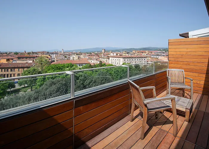 מלון Hotel Verona 3*